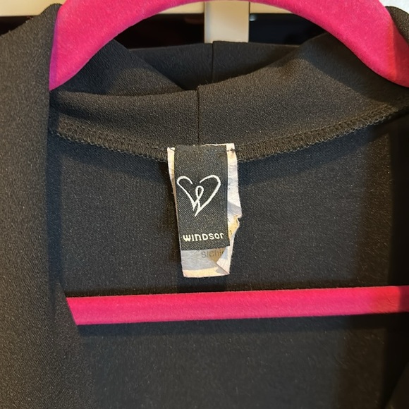 Windsor black v neck long semi sheer sleeve elastic cuff romper size S - Picture 2 of 3